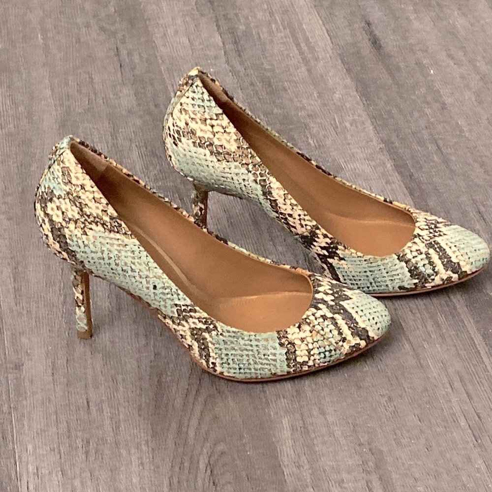 Gorgeous Coach high-heeled shoes